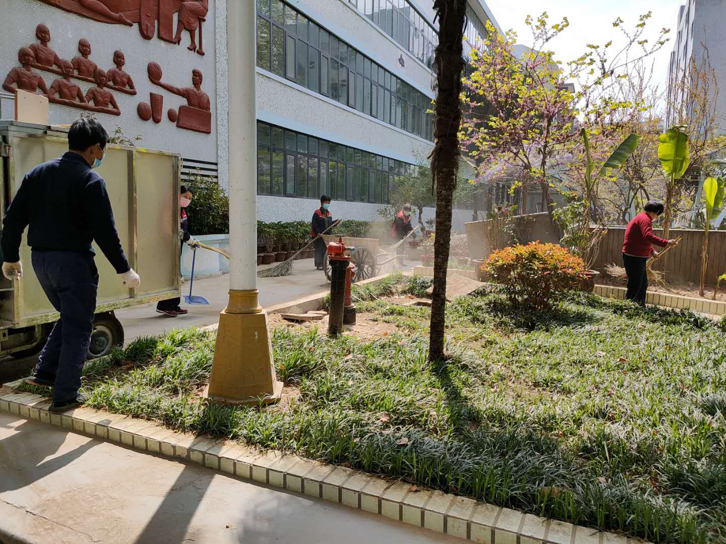 我校认真落实全城清洁行动开展校园卫生大扫除