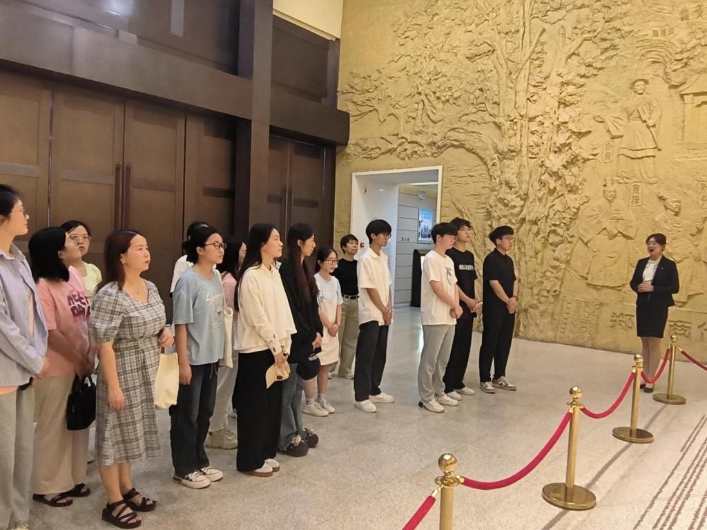 特殊教育学院组织师生参观郑州政协文史馆